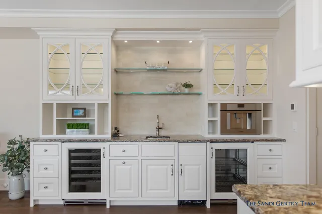 $1,098,900 | 218 South Harbor Drive, Unit 202, Grand Haven, MI 49417