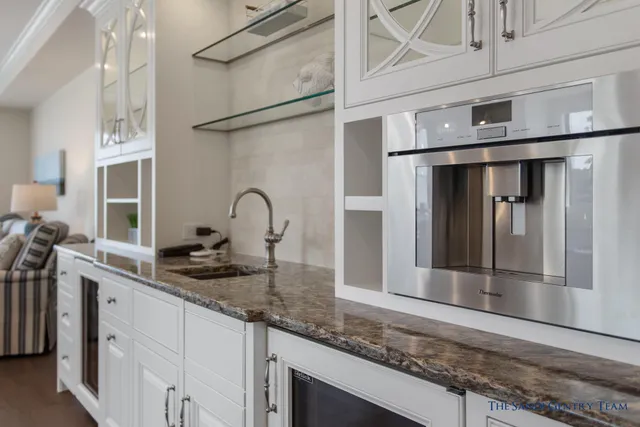 $1,098,900 | 218 South Harbor Drive, Unit 202, Grand Haven, MI 49417