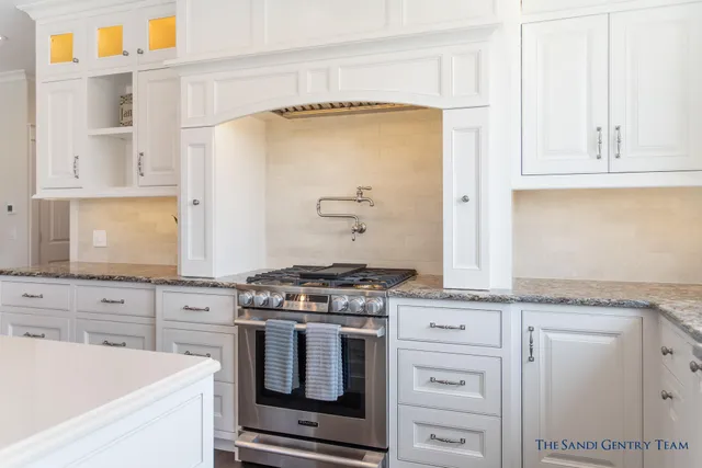 $1,098,900 | 218 South Harbor Drive, Unit 202, Grand Haven, MI 49417