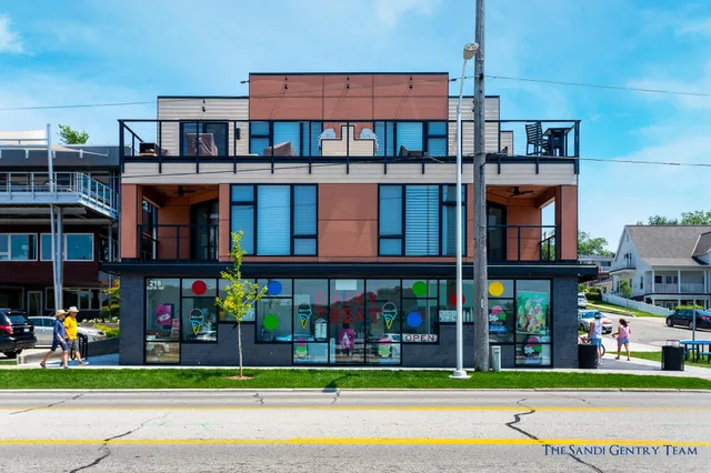 $1,098,900 | 218 South Harbor Drive, Unit 202, Grand Haven, MI 49417