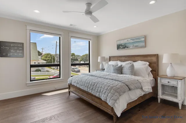 $1,098,900 | 218 South Harbor Drive, Unit 202, Grand Haven, MI 49417