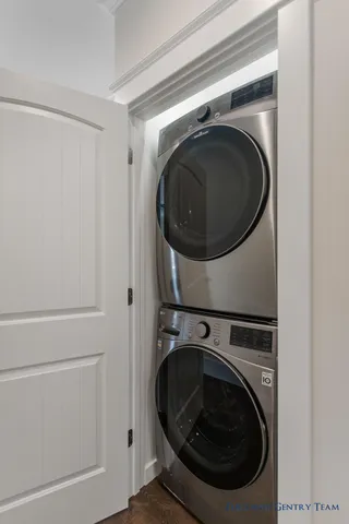 $1,098,900 | 218 South Harbor Drive, Unit 202, Grand Haven, MI 49417