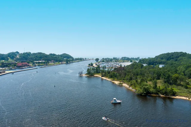 $1,098,900 | 218 South Harbor Drive, Unit 202, Grand Haven, MI 49417