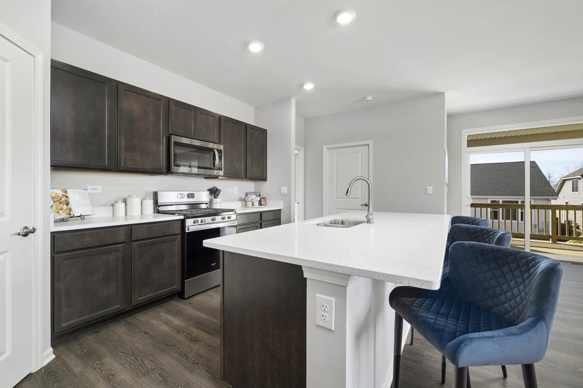 920 Eineke Boulevard Algonquin, IL 60102 - Photo 6 of 27 a kitchen with a sink cabinets and stainless steel appliances