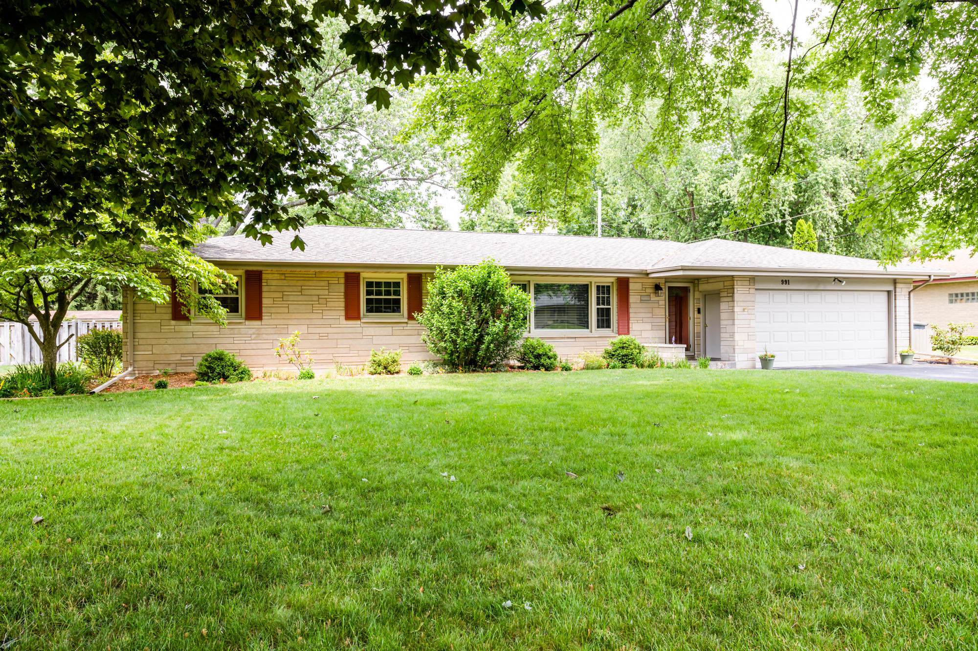991 Wadena Road St. Joseph, MI 49085 - Photo 1 of 29 Wadena-101