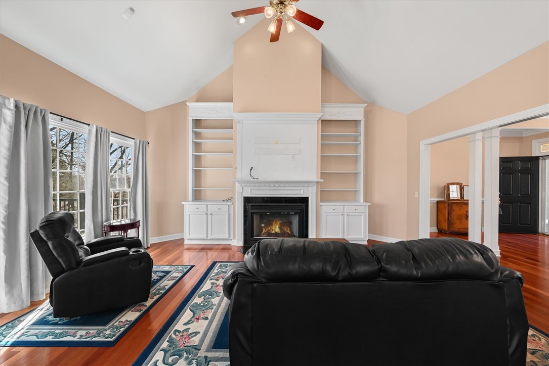 110 Waterbury Way Pendleton, SC 29670 - Photo 16 of 45 LR with built-ins