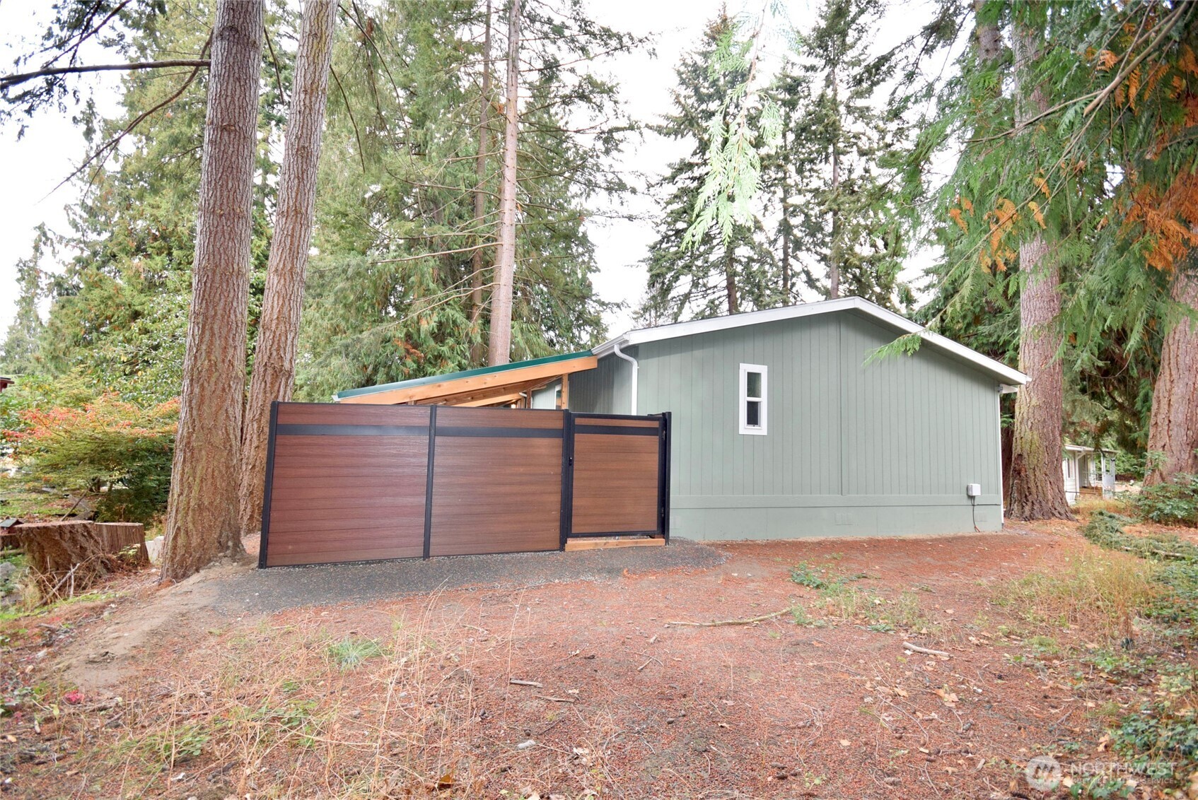 375 Dungeness Meadows Sequim, WA 98382 - Photo 4 of 27 a backyard of a house with lots of green space
