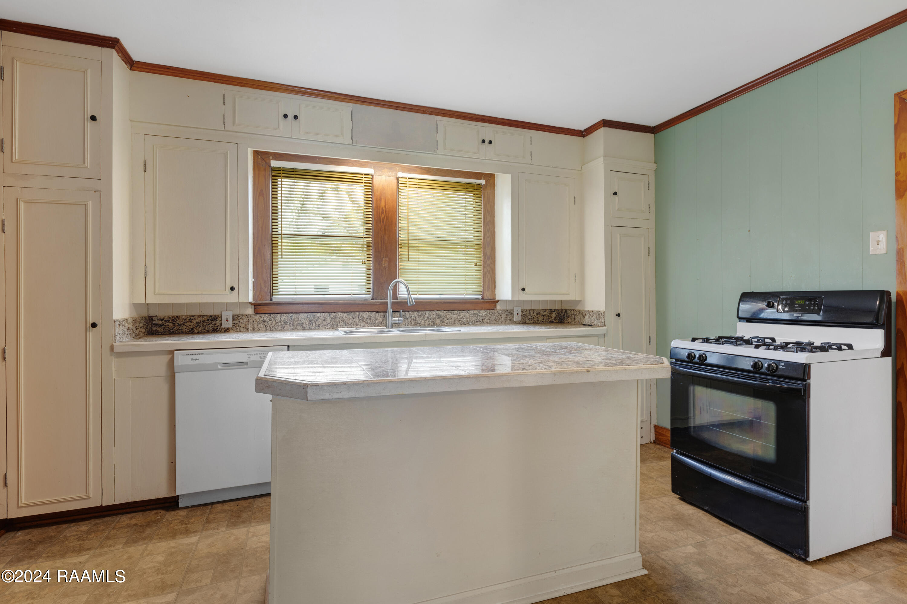 702 Cleveland Street Lafayette, LA 70501 - Photo 9 of 23 702 Cleveland-14
