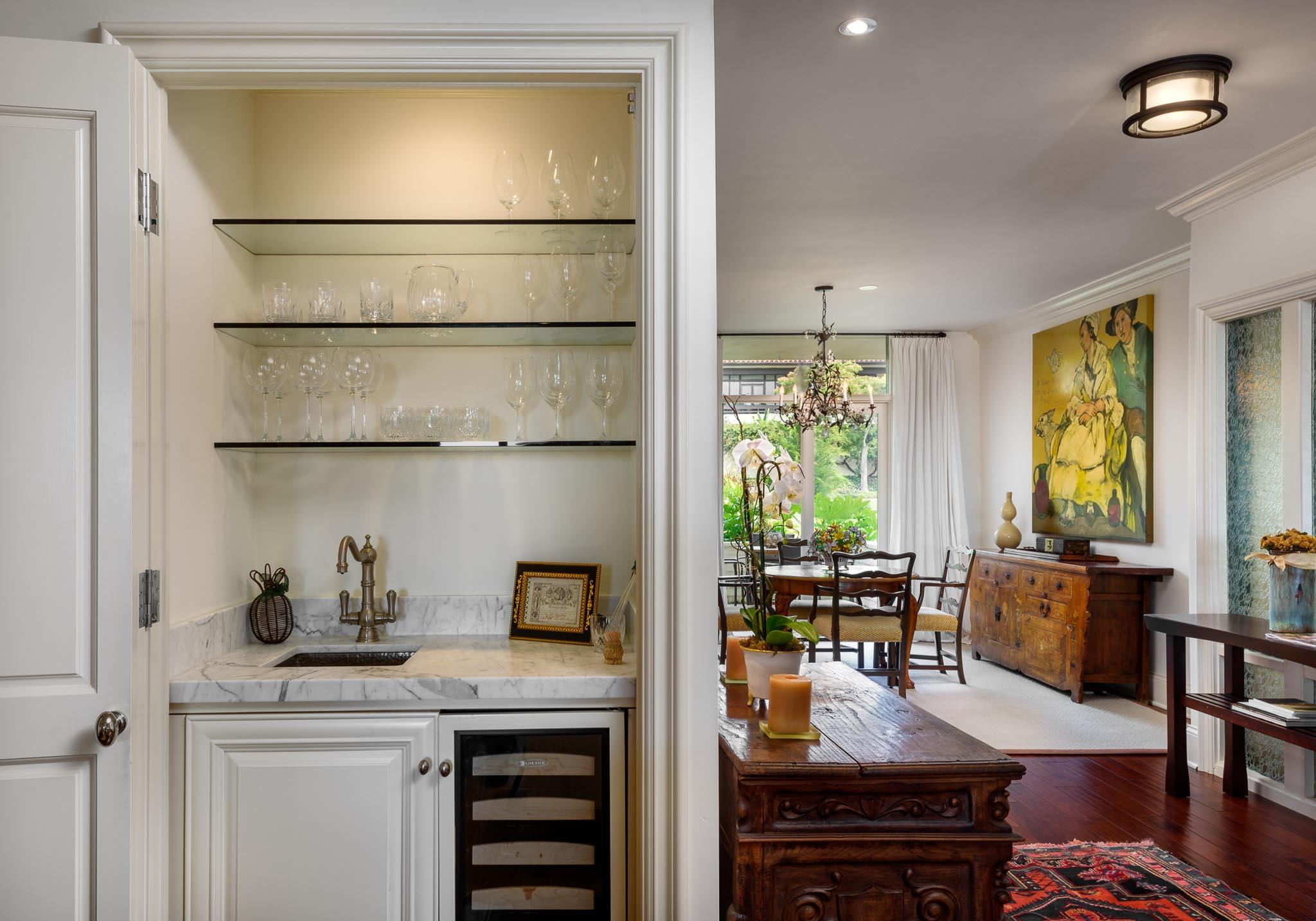 1300 Plaza Pacifica Montecito Ca Montecito, CA 93108 - Photo 7 of 31 a kitchen with a table and chairs in it