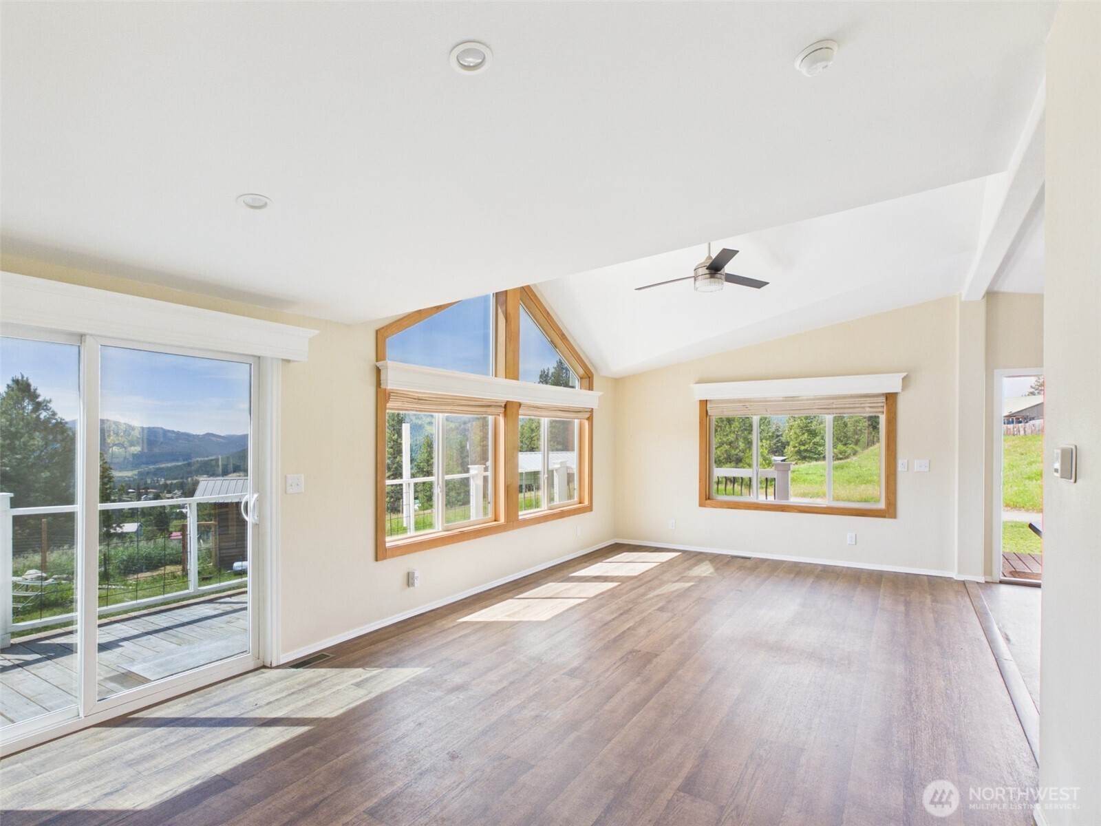 220 Center Road Republic, WA 99166 - Photo 4 of 40