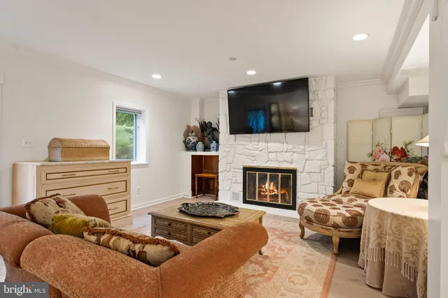 a view of a fountain in front of house