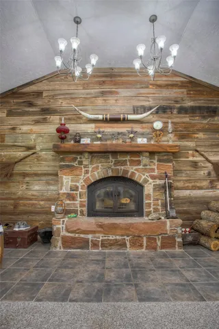 a view of entryway and kitchen