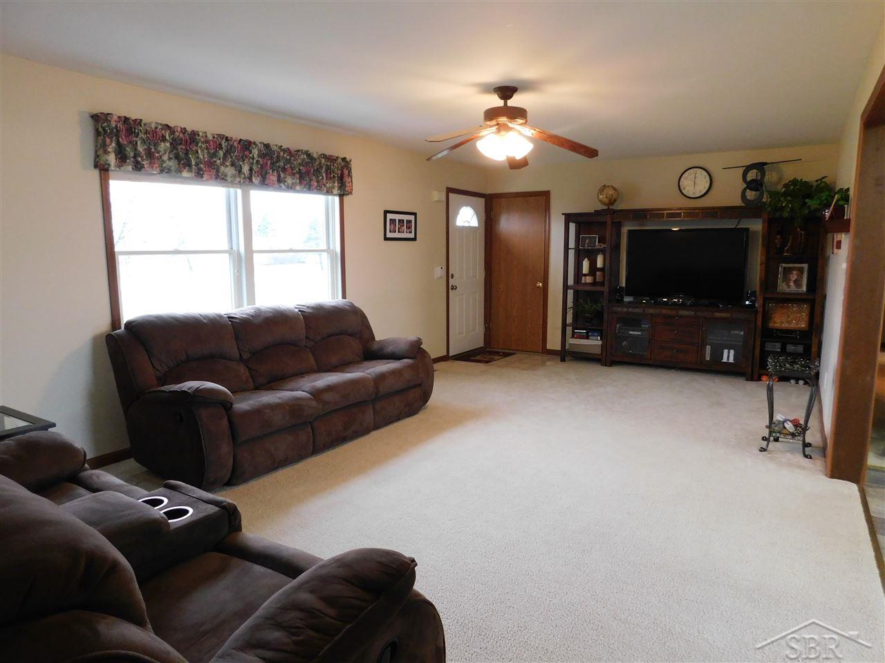 11188 Frost Road Freeland, MI 48623 - Photo 2 of 20
