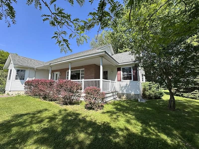255 Maquam Shore Road Swanton, VT 05488 - Photo 3 of 32
