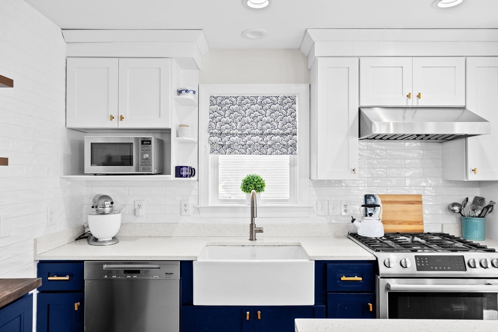 59 Wompatuck Road Hingham, MA 02043 - Photo 4 of 39 Gallery Image 4