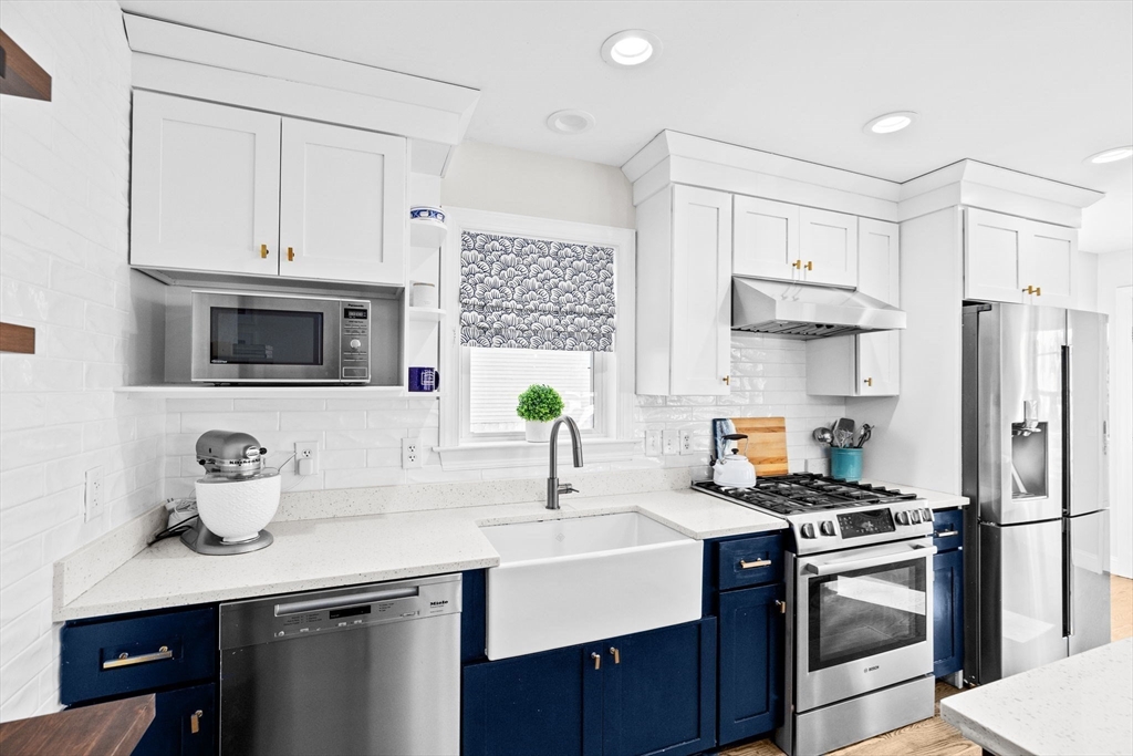 59 Wompatuck Road Hingham, MA 02043 - Photo 5 of 39 Gallery Image 5