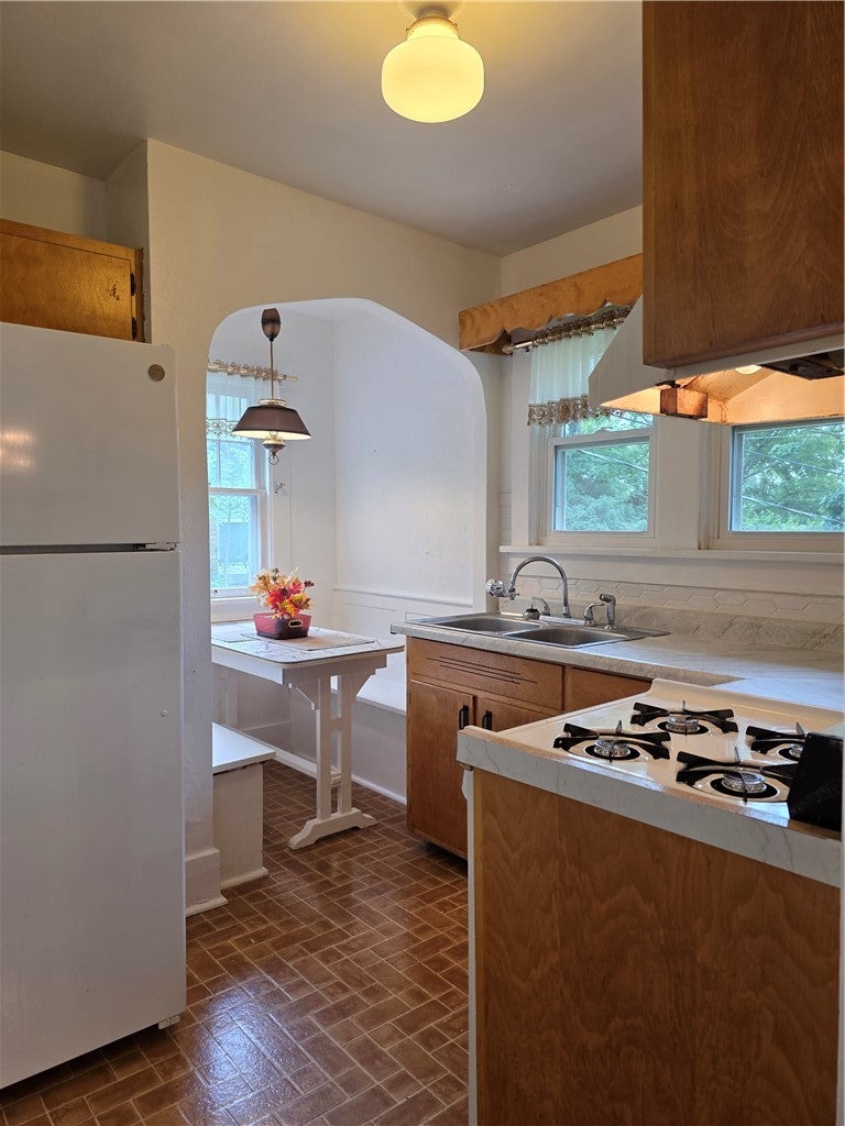 1335 Riverview Avenue Decatur, IL 62522 - Photo 10 of 30 Gallery Image 10