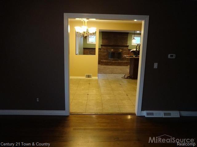 582 Curzon Road Rochester, MI 48307 - Photo 14 of 30 14.jpg