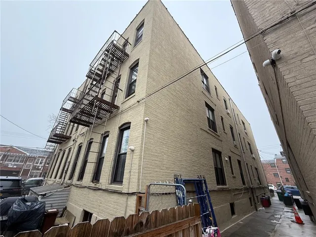 a view of a car park in front of house