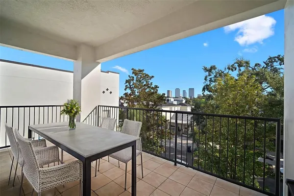 a view of a pathway of a house