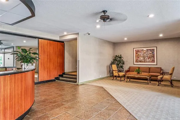 $599,000 | 162-21 Powells Cove Boulevard, Unit 3D | Beechhurst