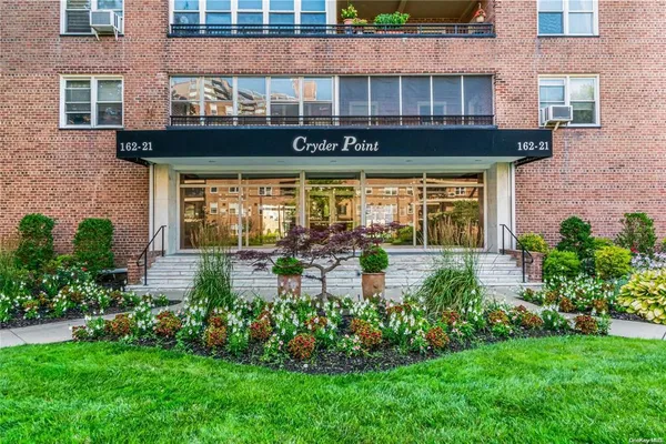$599,000 | 162-21 Powells Cove Boulevard, Unit 3D | Beechhurst