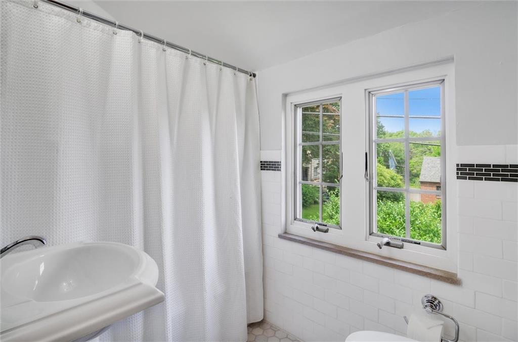602 Cascade Road Pittsburgh, PA 15221 - Photo 17 of 21 Gallery Image 17