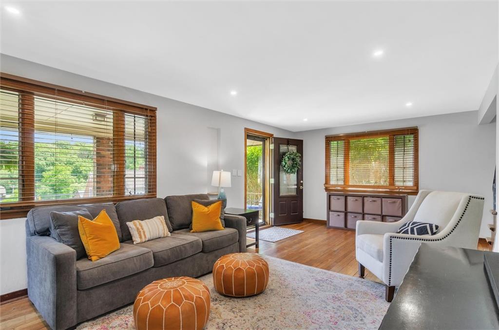 602 Cascade Road Pittsburgh, PA 15221 - Photo 5 of 21 Gallery Image 5