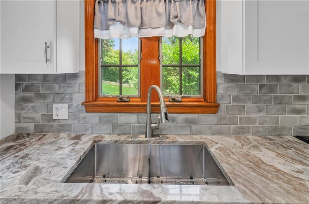 602 Cascade Road Pittsburgh, PA 15221 - Photo 10 of 21 Gallery Image 10