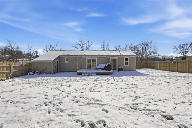 $215,000 | 110 West 6th Street, Knob Noster, MO 65336