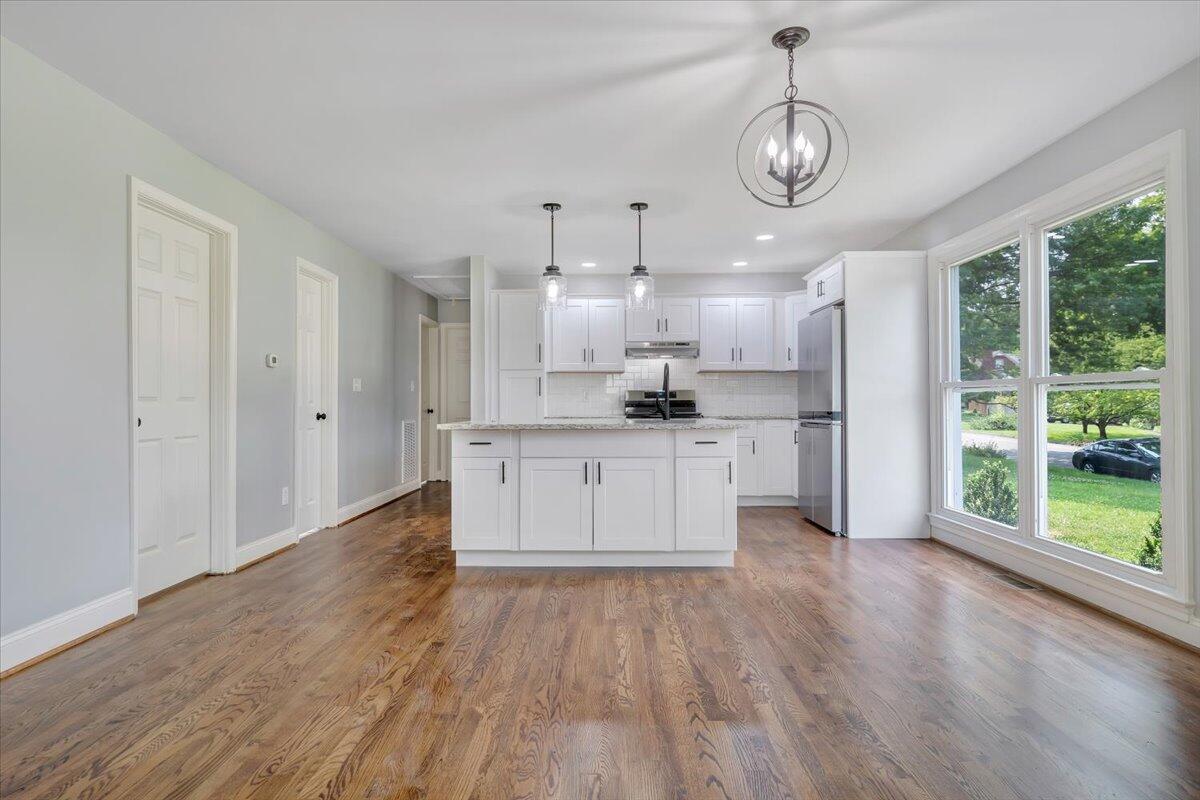 2710 Deerfield Road Southwest Roanoke, VA 24015 - Photo 3 of 49 Updated Kitchen