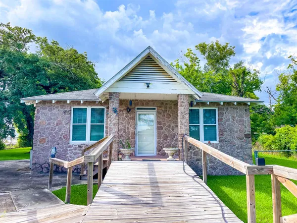 $95,000 | 3832 West Park Avenue, Orange, TX 77630