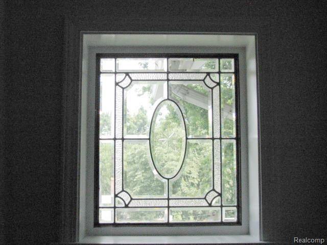 315 Benjamin Street Romeo, MI 48065 - Photo 41 of 54 #41 Leaded glass accents.jpg