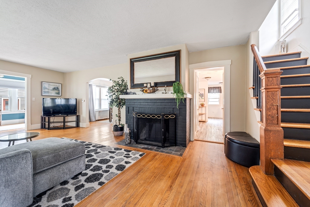 44 Gillette Avenue Springfield, MA 01118 - Photo 5 of 37 Gallery Image 5