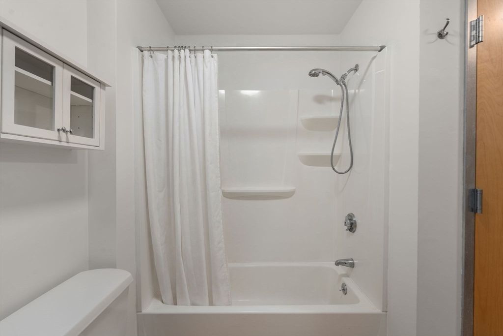 21 Wormwood Street, Unit 323 Boston, MA 02210 - Photo 11 of 14