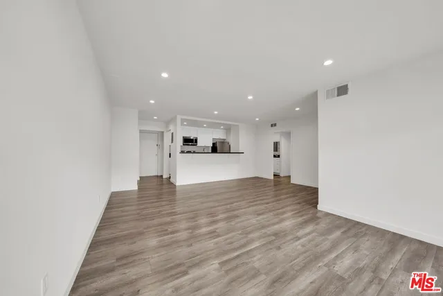 $1,995 | 7453 Haskell Avenue, Unit 7, Van Nuys, CA 91406