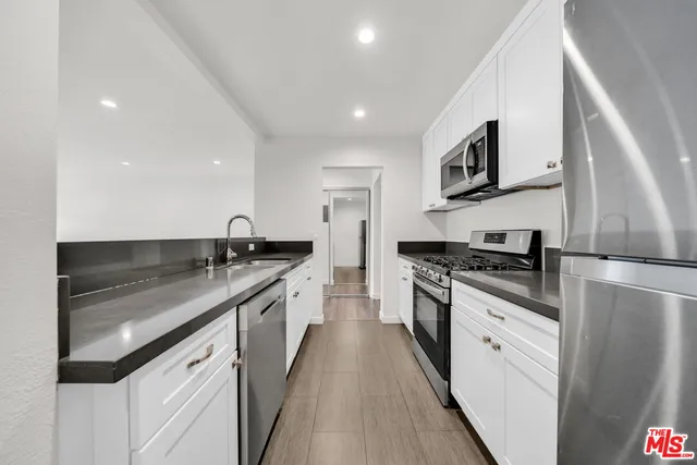 $1,995 | 7453 Haskell Avenue, Unit 7, Van Nuys, CA 91406