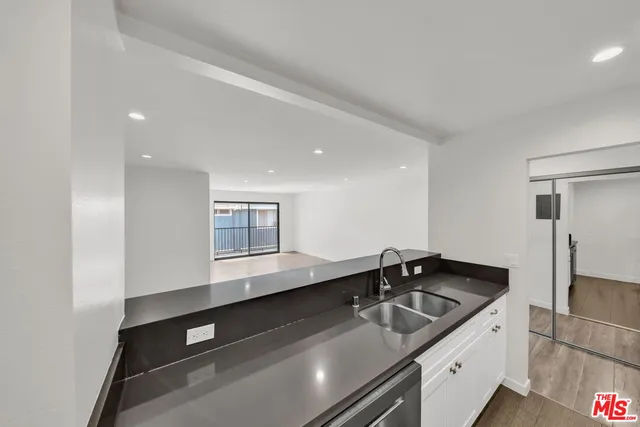 $1,995 | 7453 Haskell Avenue, Unit 7, Van Nuys, CA 91406