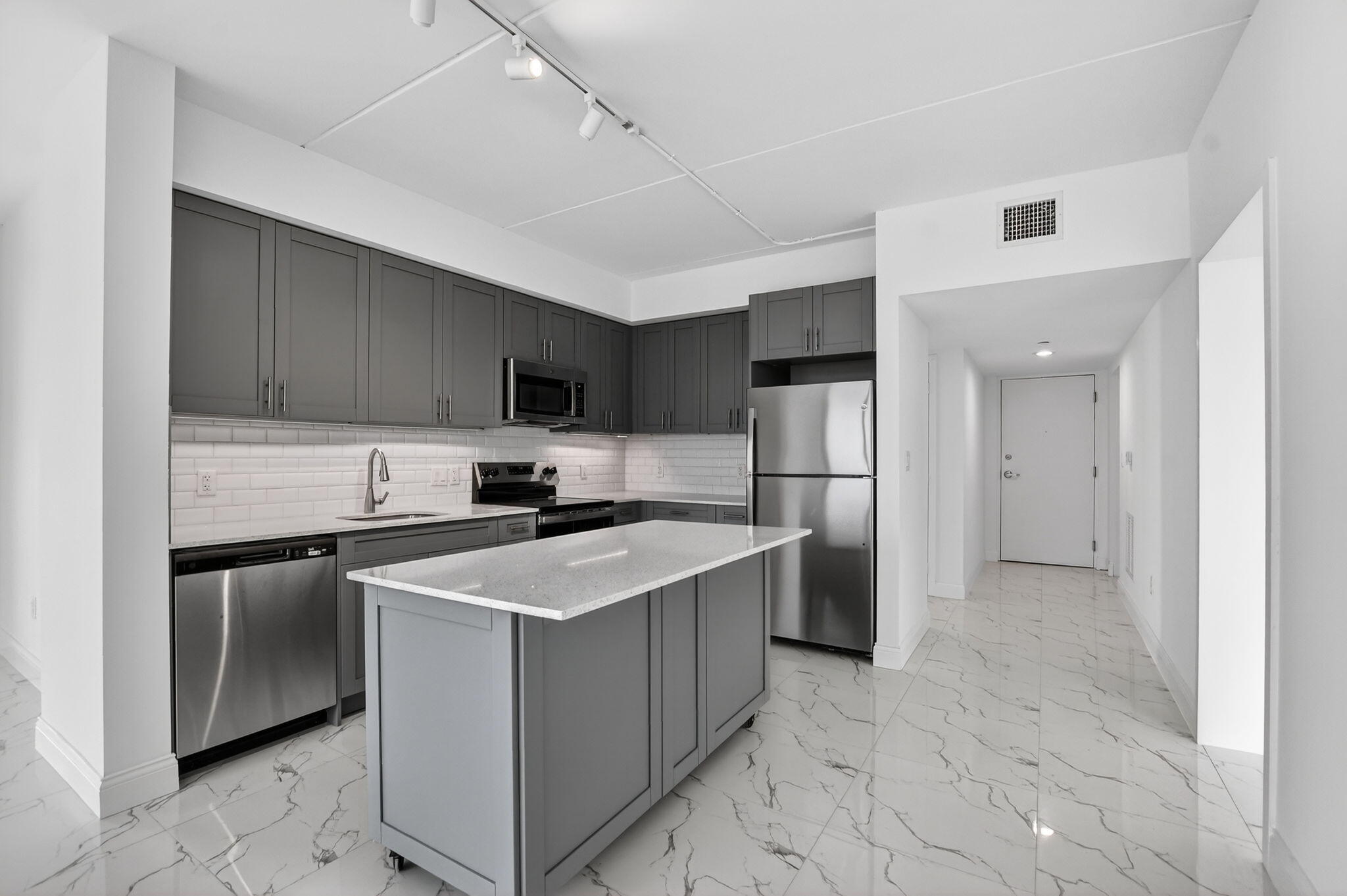 250 West Hidden Valley Boulevard, Unit 104 Boca Raton, FL 33487 - Photo 18 of 24 4