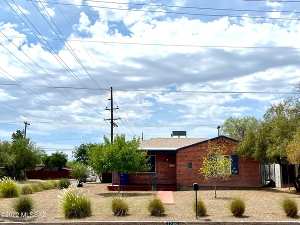$1,995 | 1746 East Copper Street, Tucson, AZ 85719