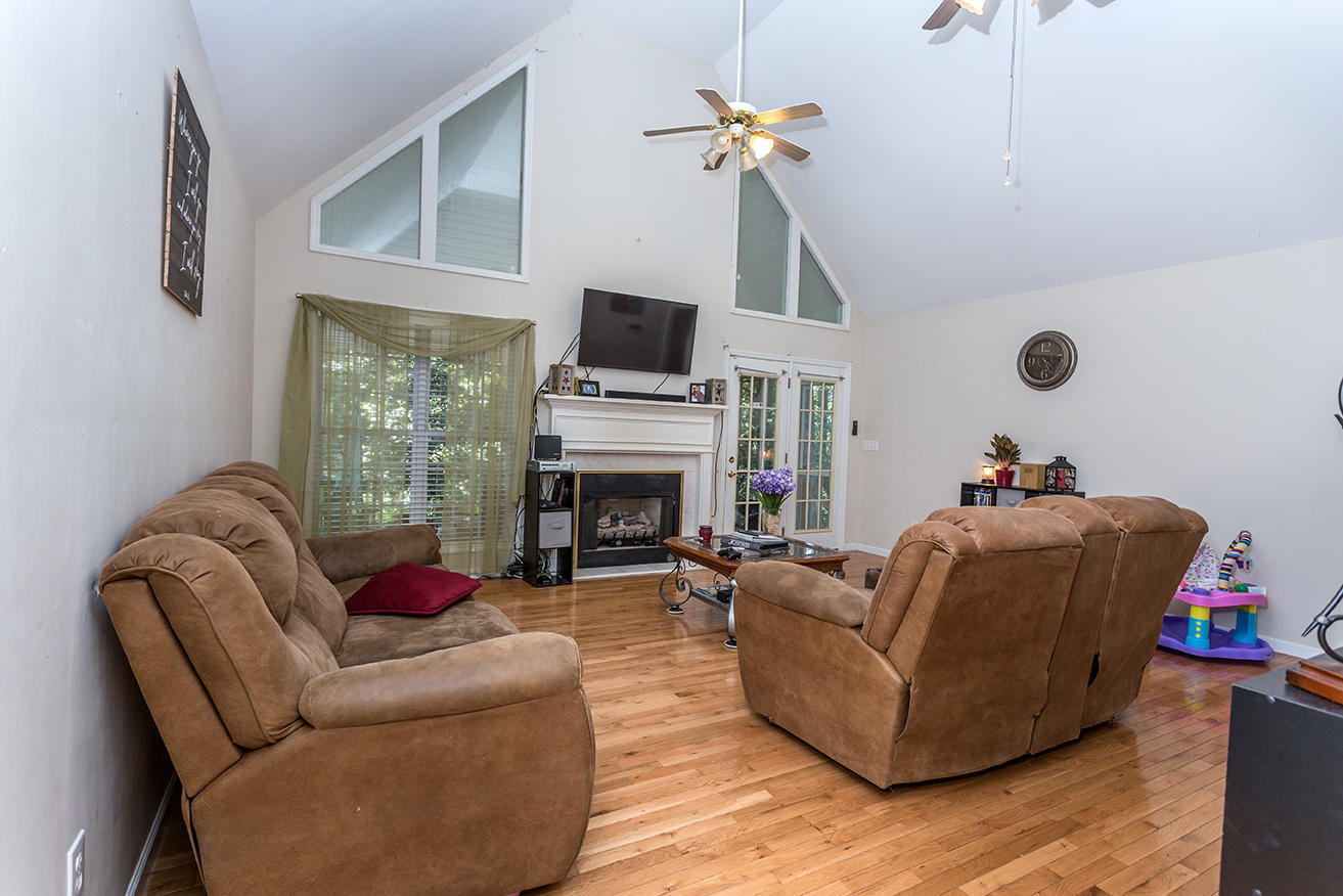 121 Maple Court Charleston, TN 37310 - Photo 3 of 21 IMG_0978