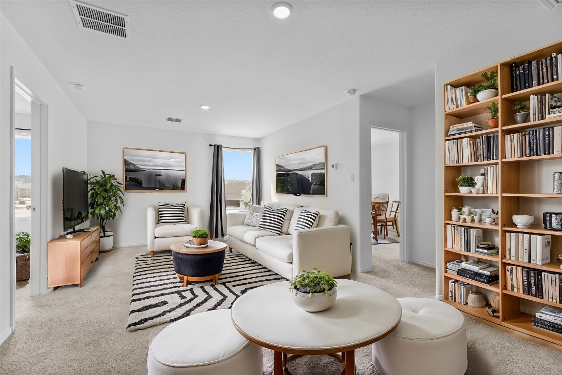 600 The Ugly Way Jarrell, TX 76537 - Photo 6 of 33 a living room with furniture and a table