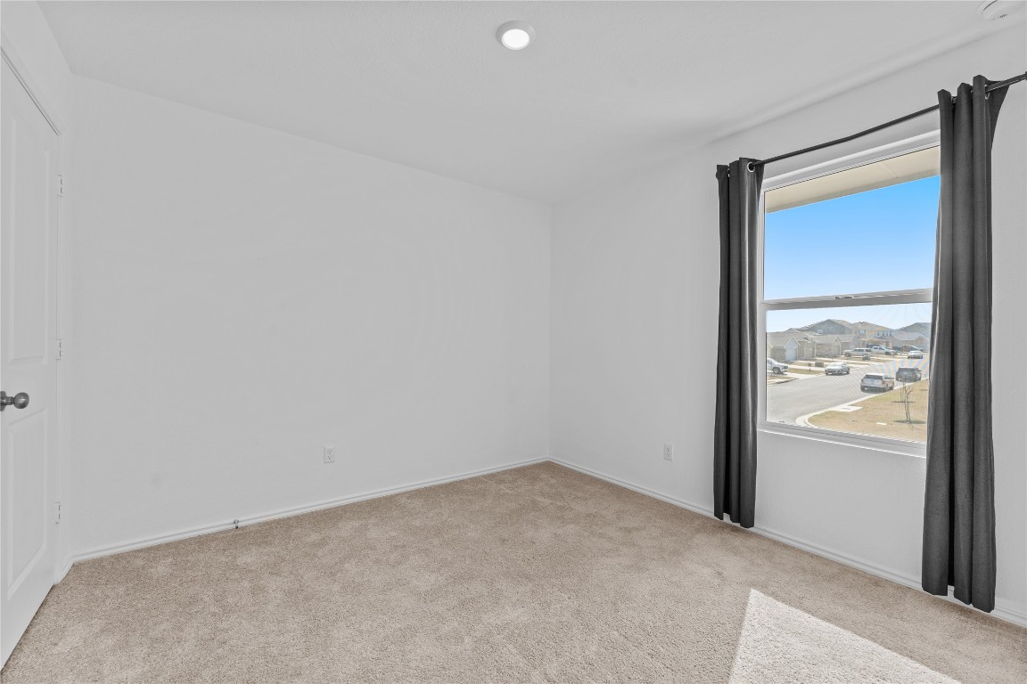 600 The Ugly Way Jarrell, TX 76537 - Photo 9 of 33 a view of an empty room and window