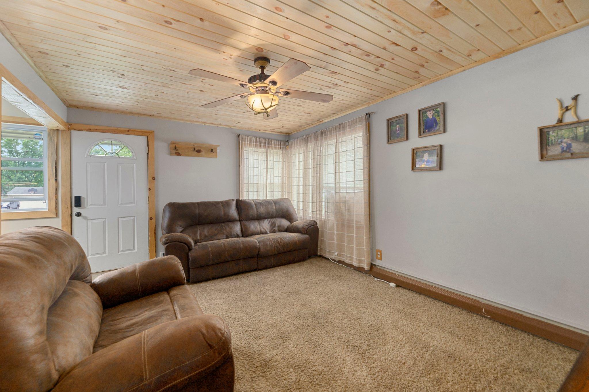 348 West Lincoln Avenue Reed City, MI 49677 - Photo 5 of 27 18-web-or-mls-3C9A9093
