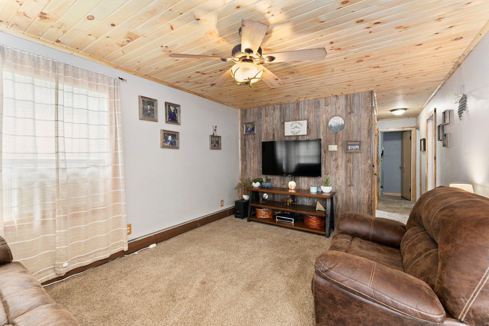 348 West Lincoln Avenue Reed City, MI 49677 - Photo 6 of 27 10-web-or-mls-3C9A9044