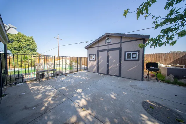 $445,000 | 152 North Shelly Avenue, Fresno, CA 93727