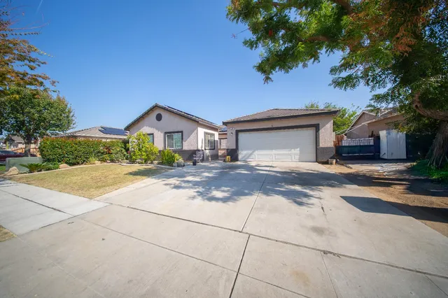 $445,000 | 152 North Shelly Avenue, Fresno, CA 93727