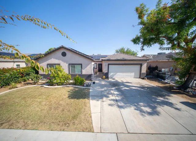 $445,000 | 152 North Shelly Avenue, Fresno, CA 93727