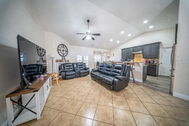 $445,000 | 152 North Shelly Avenue, Fresno, CA 93727