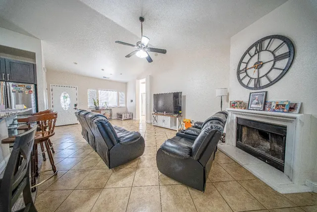 $445,000 | 152 North Shelly Avenue, Fresno, CA 93727